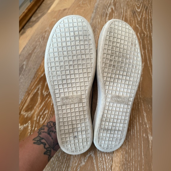 Vince Women’s Slip On Sneakers Tan Suede Size 6.5 - Picture 3 of 6